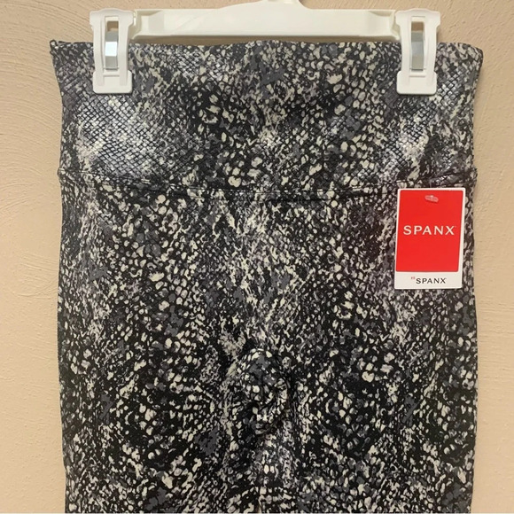 Spanx Faux Leather Snake Shine Leggings Size Small NWT New - Picture 7 of 16